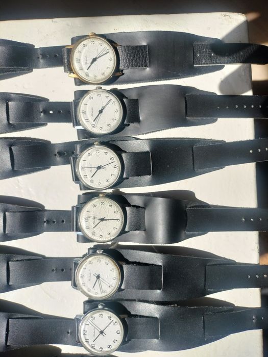 Vând ceasuri mecanice Raketa și Pobeda