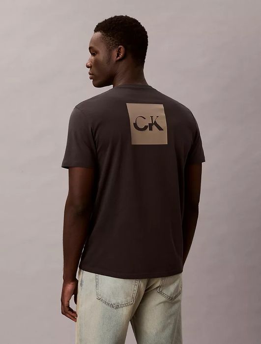Футболка от Calvin Klein