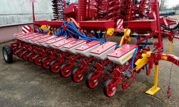 Сеялка пневматическая и точного высева