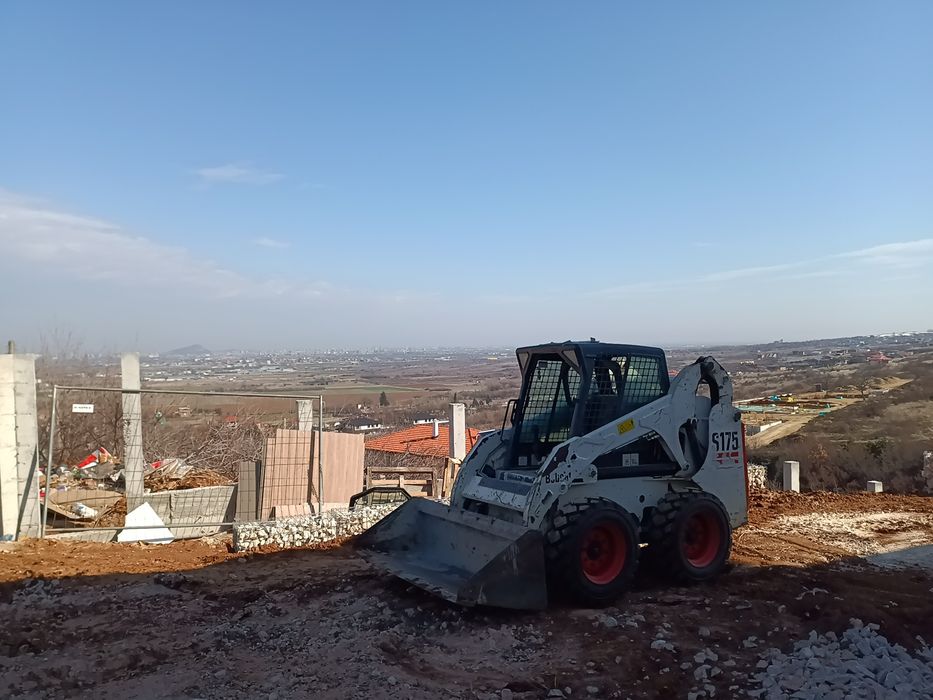 Мини Багер с хидравличен чук