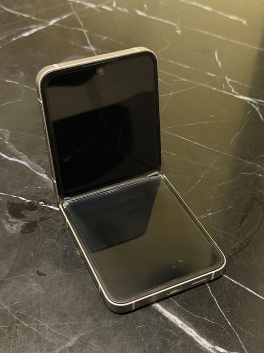 Продам телефон Z flip 6