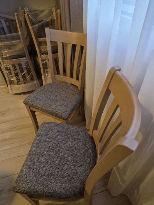 Чисто нови троянски трапезни столове