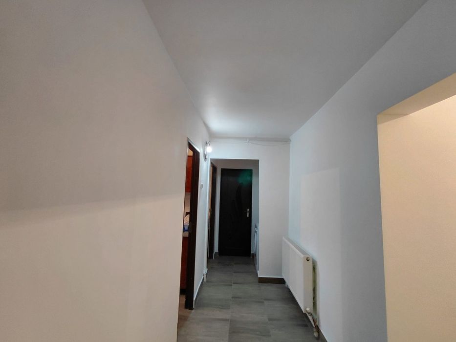 Apartament cu 3 camere În ROȘIORI DE VEDE