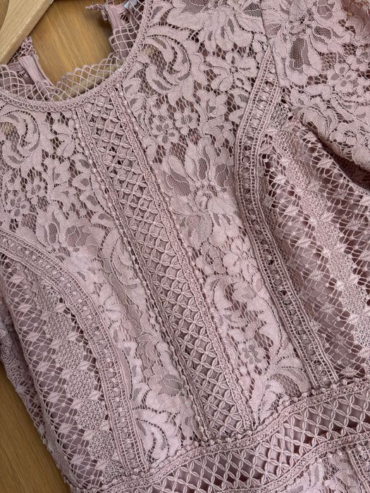 Top peplum broderie!