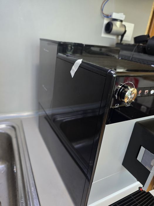 КАТО НОВА!!! Автоматична еспресо машина Melitta Latticia OT F300-101, сребриста