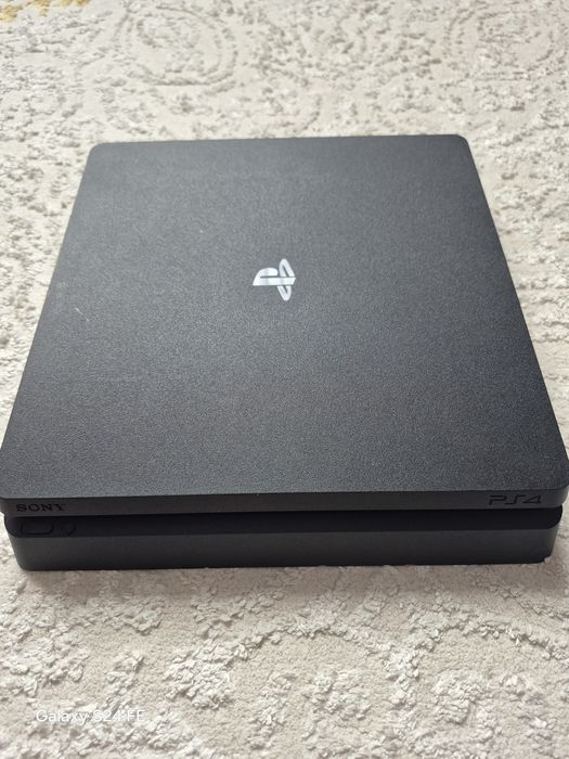 Продам PS4 slim на 1TB.