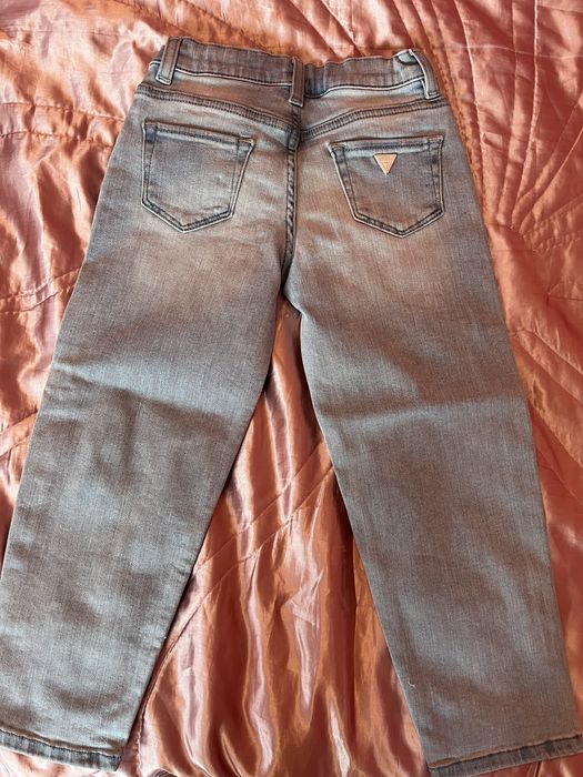 Детски дънки на ,,Guess”.