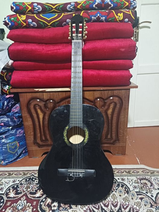 Продается гитара в нормальном состоянии