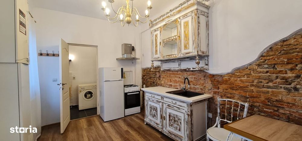 Vand apartament la casa , 2 camere , zona centrala