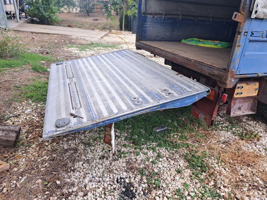 Каросерия с падащ борд за Мерцедес 814