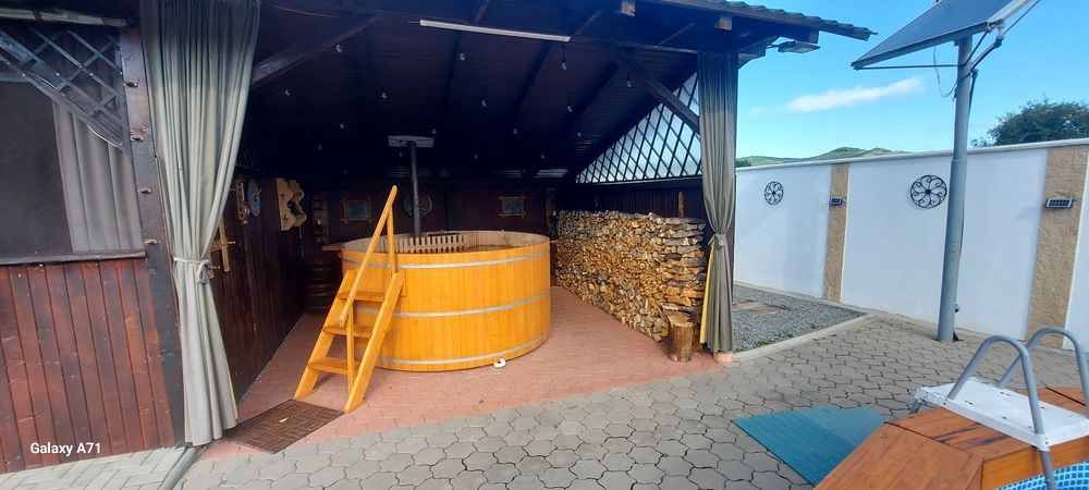 Cabana de închiriat cu ciubăr si piscină.OFERTE  IULIE!