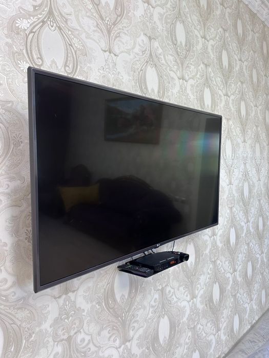 Телевизор LG в хорошем состоянии