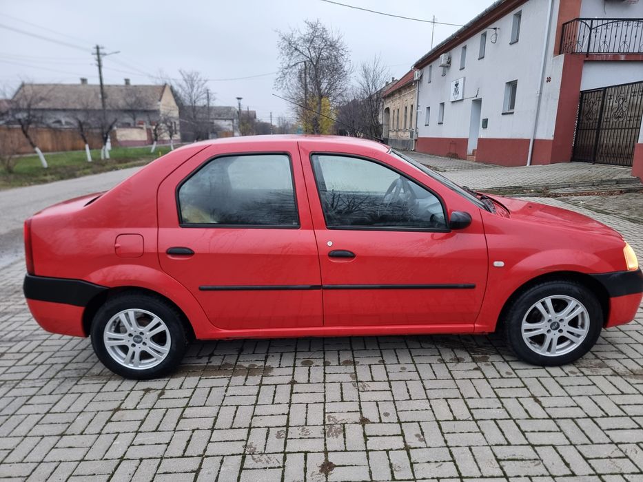 Vând Dacia Logan