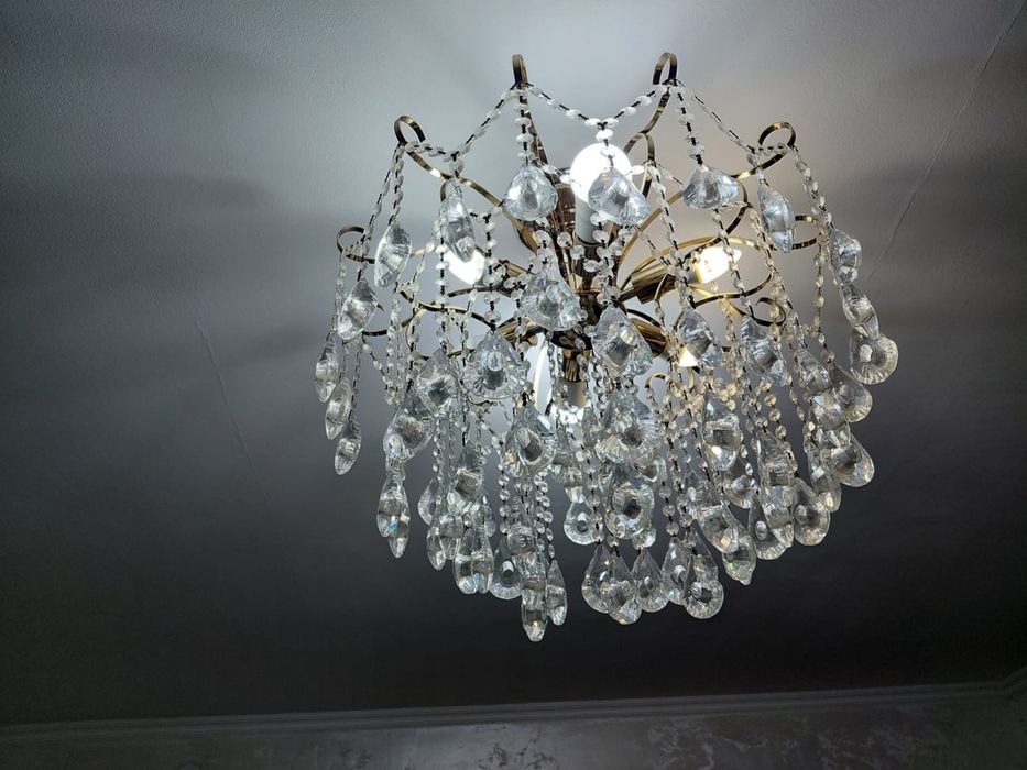 Продам срочно люстру