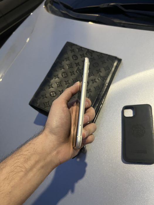 Продам IPhone 11 128 идеал