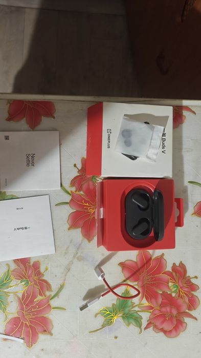 OnePlus buds v наушники