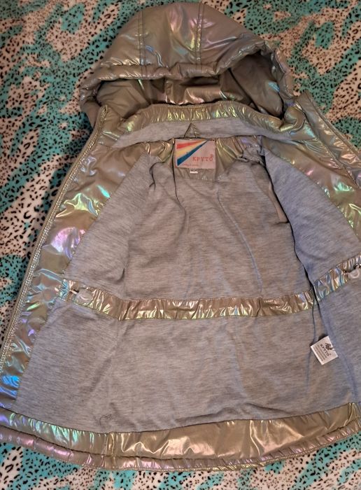 Продаётся курточка на девочку.