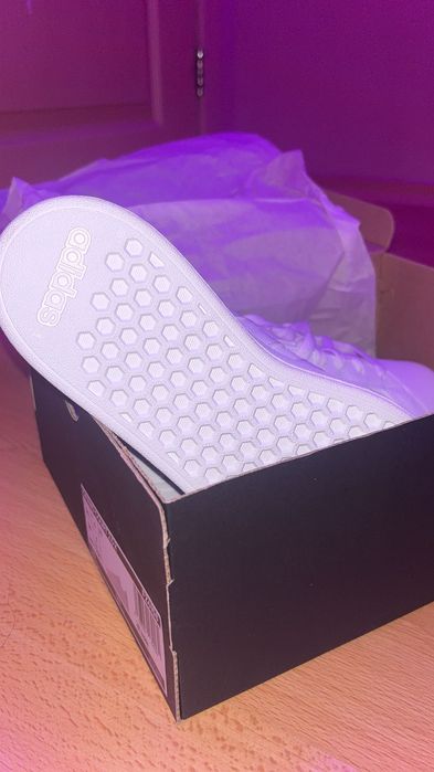 Обувки adidas,ниски