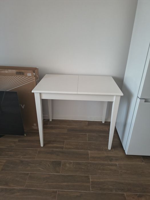 Комплект разтегателна маса със 2 стола