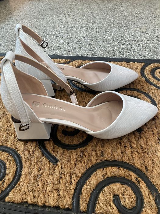 Нови официални бели сандалки 37 номер