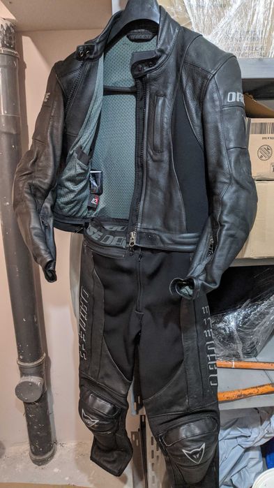 Дамска Dainese екипировка, размер 42, Подарък HJC RPHA 11, matt black