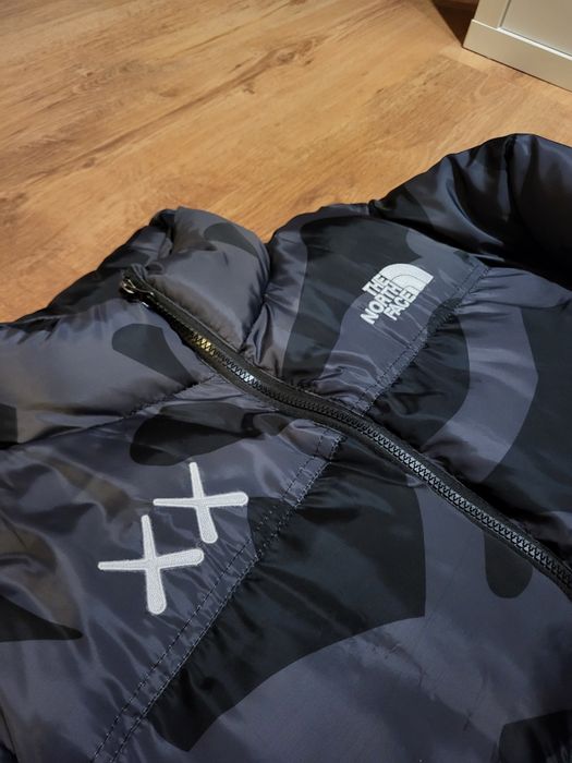 The North Face x Kaws Nuptse Puffer  / Geaca XL iarna toamna
