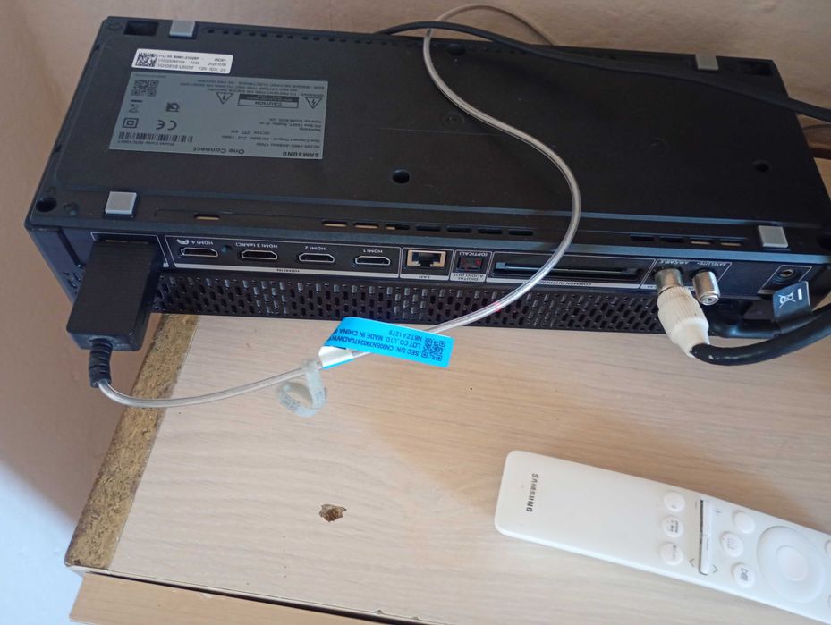 Tv Smart Samsung Quled 4k 140 cm one conect telecomandă originala ramă originala suport de perete Samsung original complect echipat generație nouă
