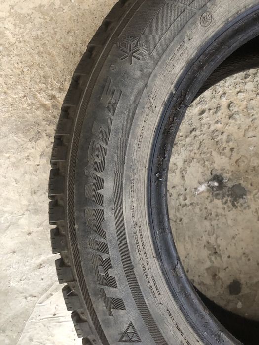 Зимние шины 215/60/16