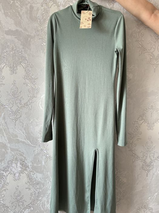 Продам платья и брюки