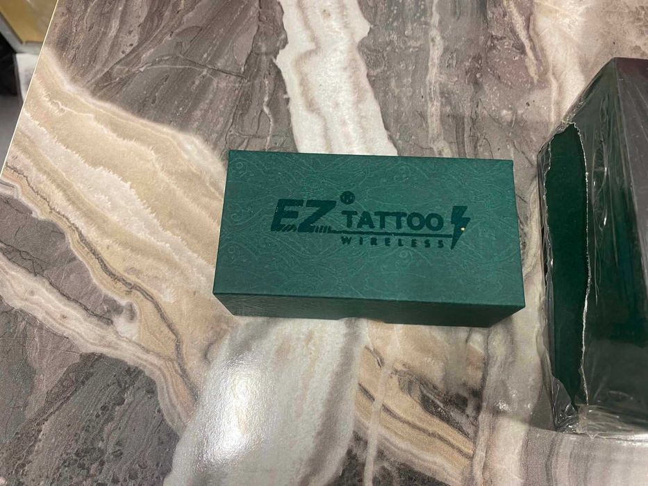 Машинка за татуировки EZ с две батерий