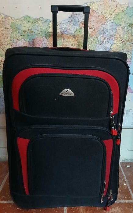 Куфар голям с дръжка на колела