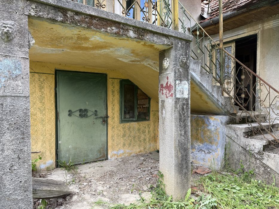 Casă de vânzare .