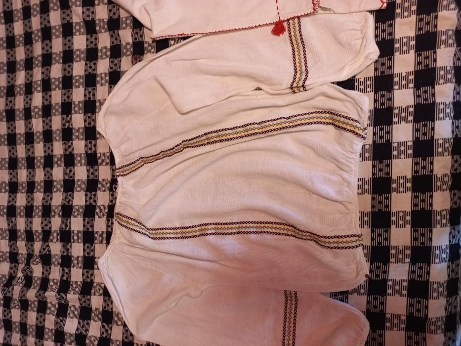 2 bluze tradiționale 1dama din în cusută,manual ai 1 bărbați cusuta