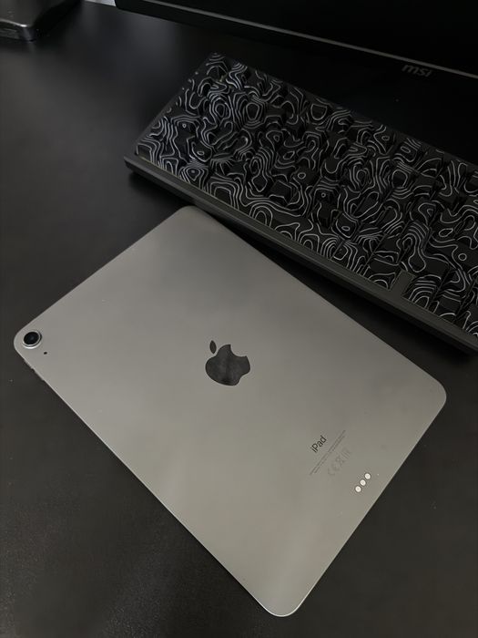 Продам iPad air 4