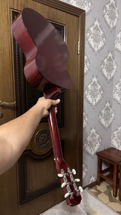 Акустическая гитара
