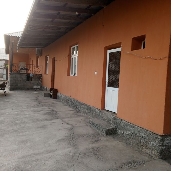 12 soʼtikli hovli uy