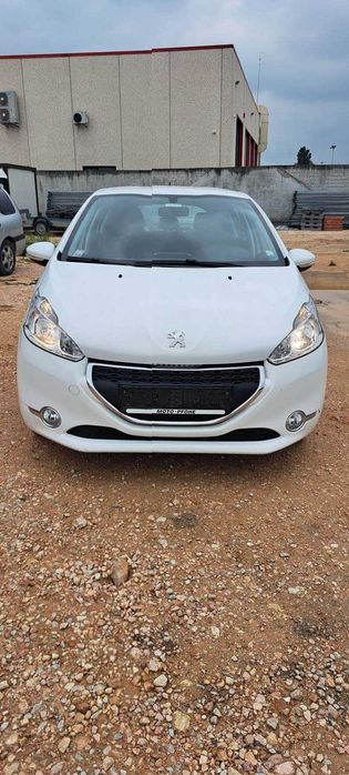 Пежо 208 , 1,2 бензин . на части