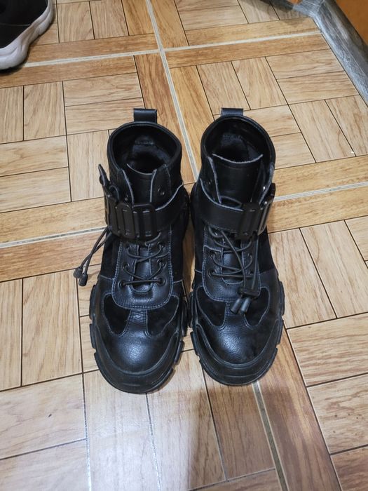 Ботинки срочно 35р