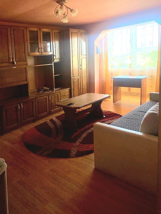 Închiriez apartament cu 2 camere, semidecomandat