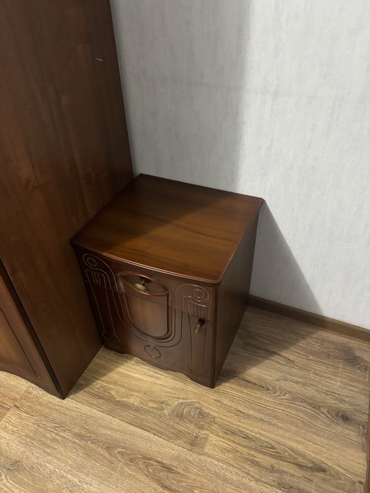 Продам спальный гарнитур.