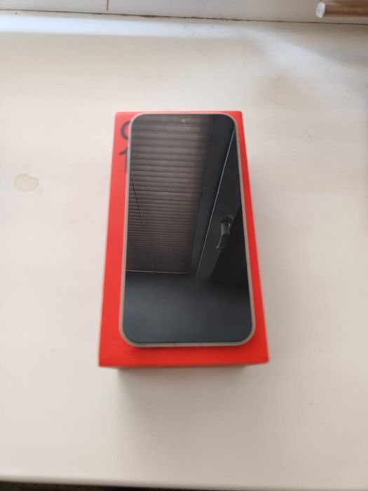 Продам смартфон OnePlus 15
