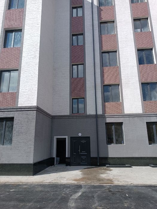 Navastroykadan kadastri chiqqan 2 xonalik kvartira sotiladi