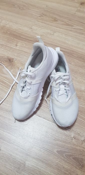 Бели маратонки Reebok номер 38