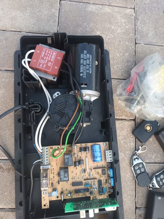 Motor ușa garaj Bosch,,incomplet!"