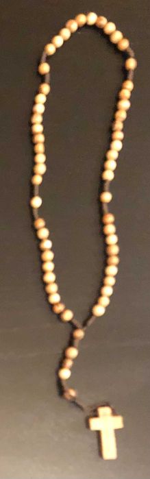 Продавам божигробски броеници и кръстчета