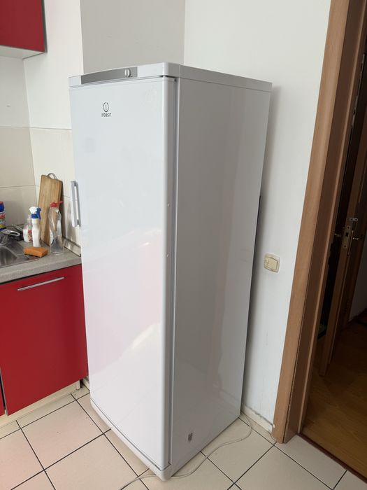 Морозильник продам