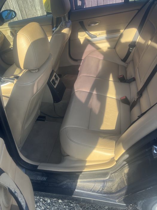 Vand Bmw e91 ,km reali  toate actele  la zi mai multe detalii in privat la nr 0733869685