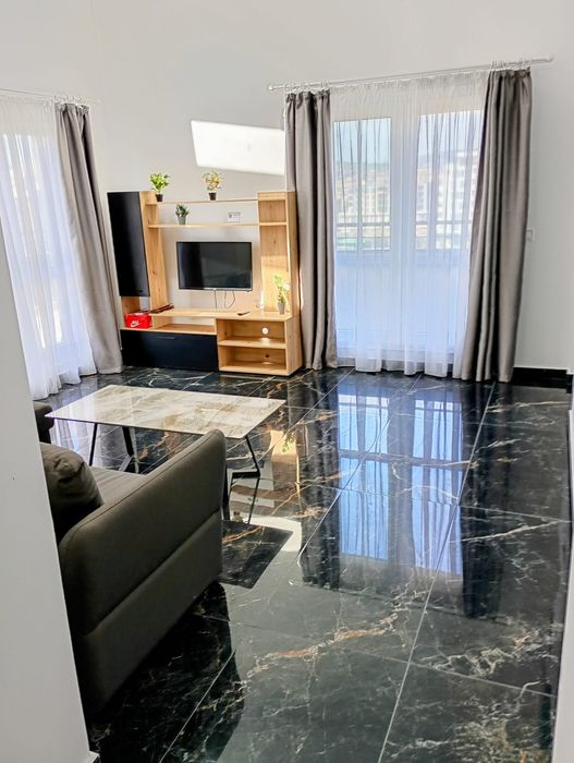 Închiriez Apartament
