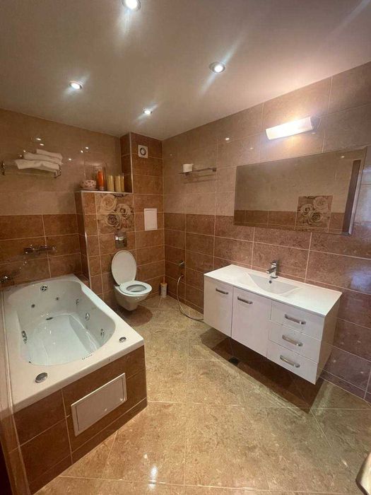 Продава се Тристаен апартамент в Бургас, Лазур - 110 кв.м за 2273 €/кв.м - Снимка #5