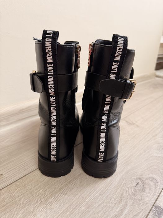 Love moschino оригинални боти